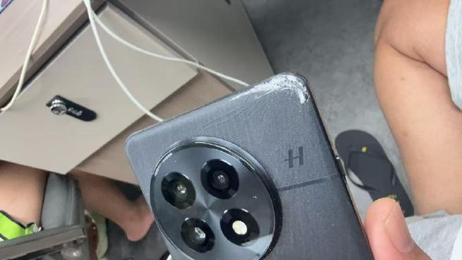 一加13后盖碎了有必要换吗