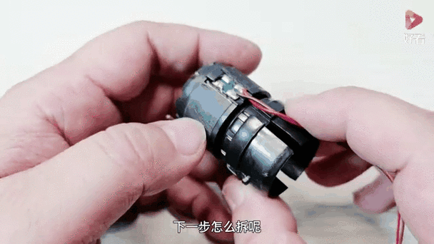 麦克风怎么拆卸啊