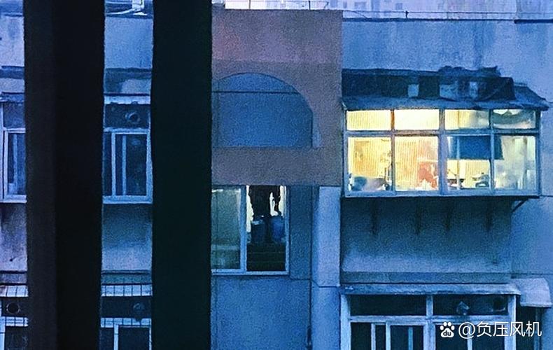 楼上的床又在咯吱咯吱了