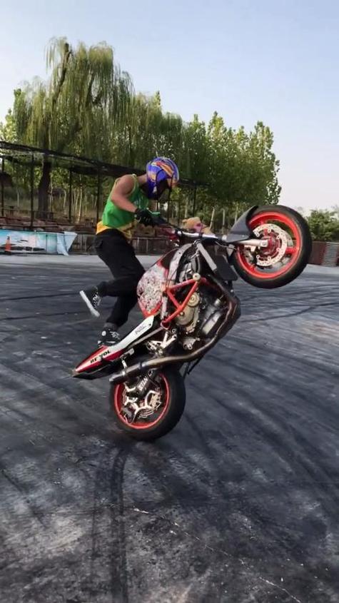 gta5摩托车怎么抬头