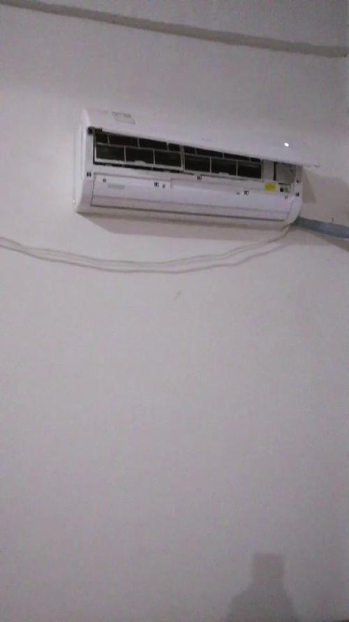 格力空调手动开机按钮在哪