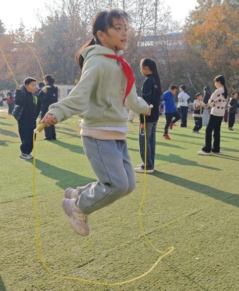 八十多岁的跳绳老人