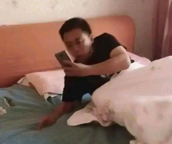 看手机搞笑图片