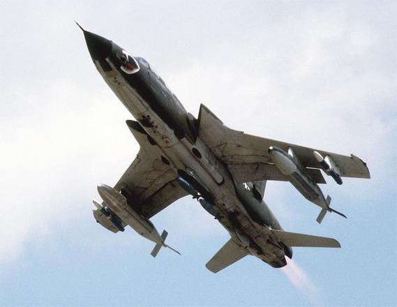 f-105雷公战斗机