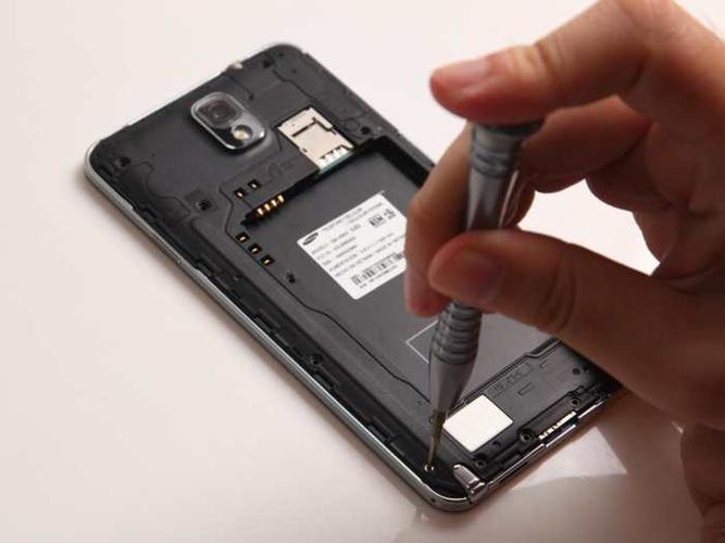 手机盖怎么取下来缩略图
