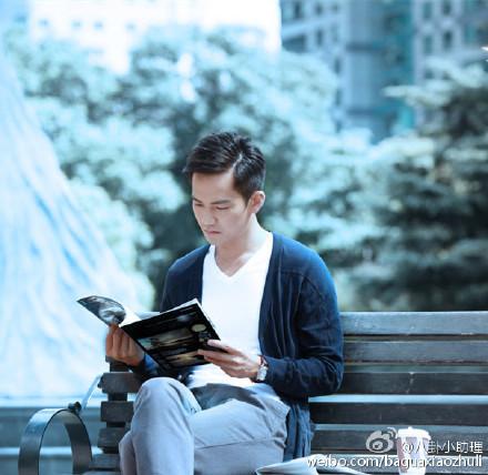 爱豆看书图标
