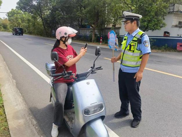 骑电动车交警拍照什么用