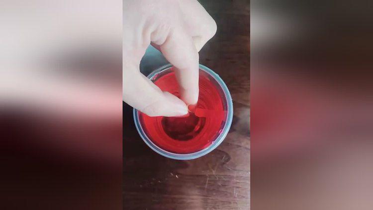 水从一个杯子到另一杯的实验原理