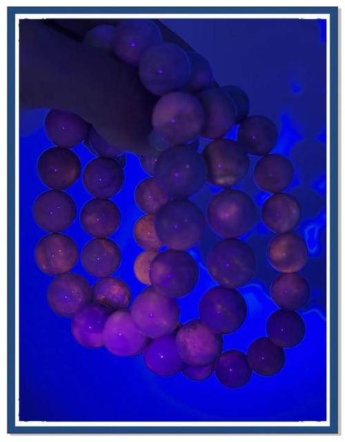 紫外线下会变色的宝石