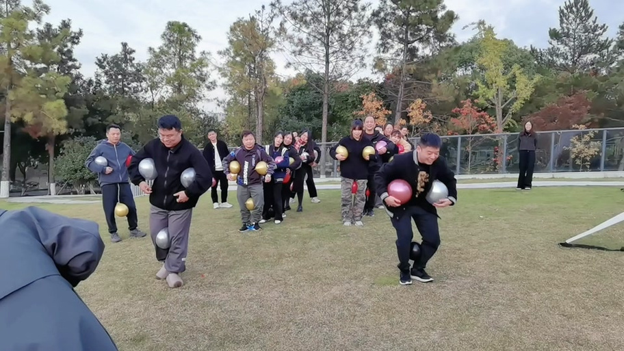 游戏企鹅漫步怎么走最快