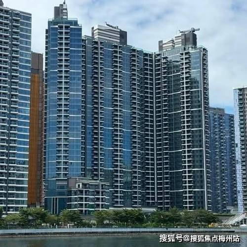 香港一套100平方米的房子多少钱