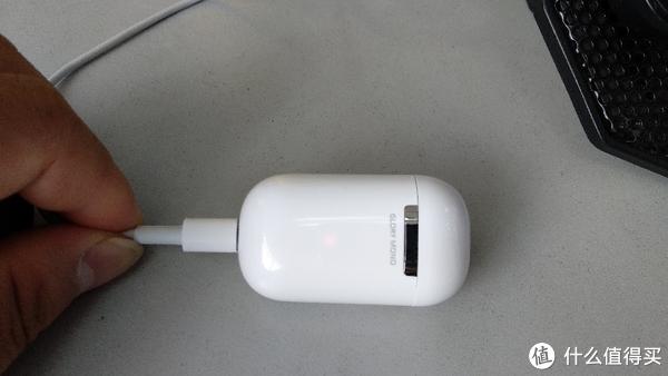 蓝牙耳机在充电仓一直亮红灯