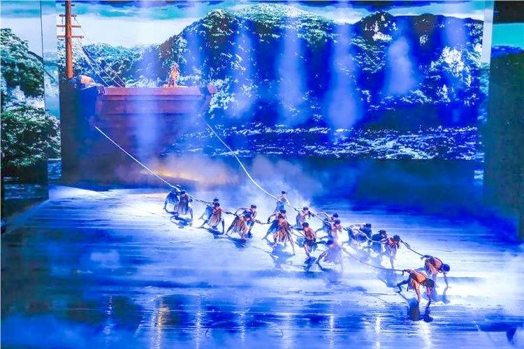 神的灵运行在水面上怎么解释