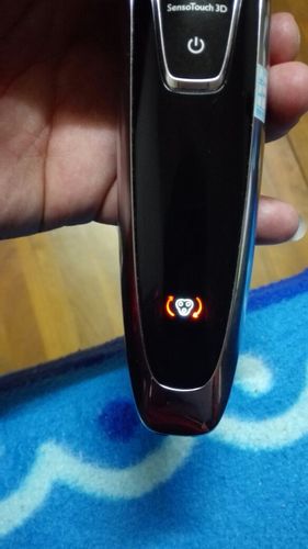 剃须刀灯一直闪什么问题