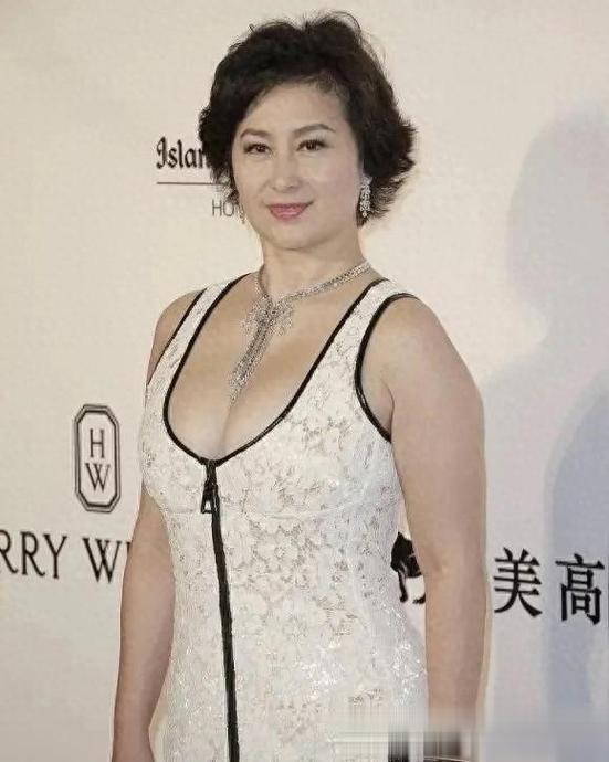 赌王女儿何超蕸终身未婚