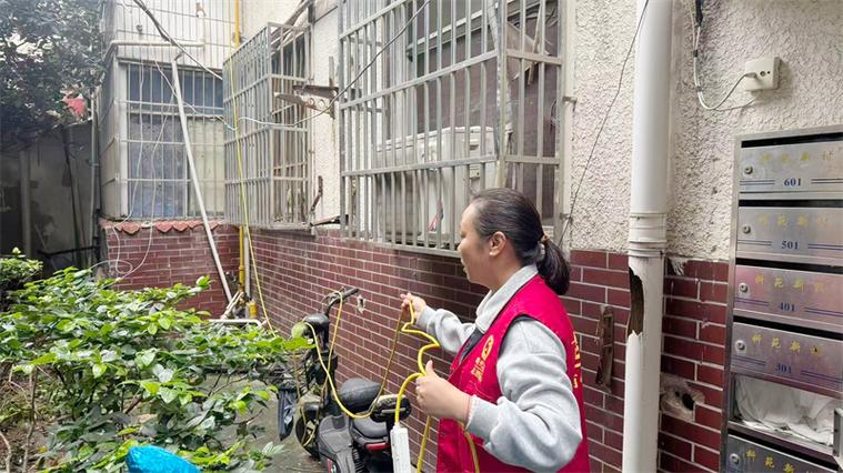 小区飞线充电物业怎么办