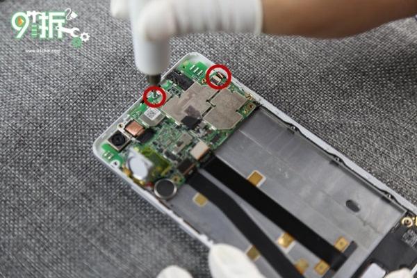 用热风枪拆手机后盖技巧