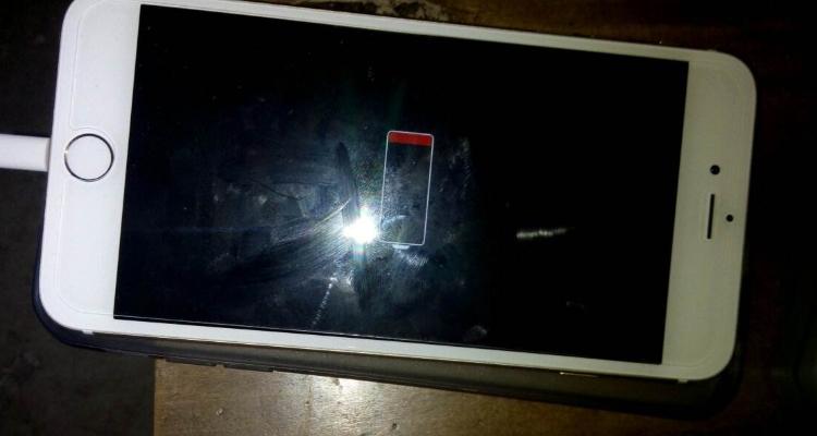 iphone12充电后无法开机