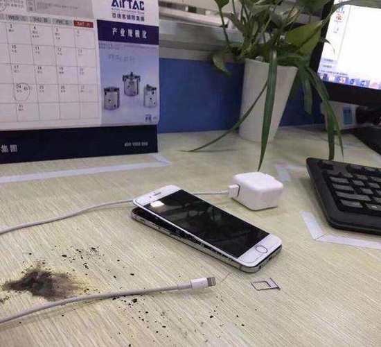 苹果充电器充电时自燃,是手机问题还