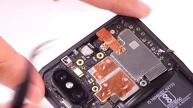 小米8后置摄像头盖怎么拆视频