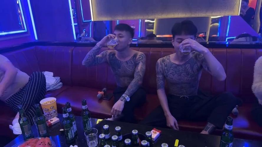 男的去酒吧都玩些什么