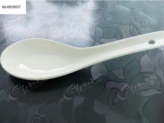 白色陶瓷餐具含铅吗