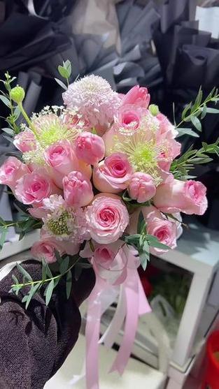 女生捧花头像治愈系温柔