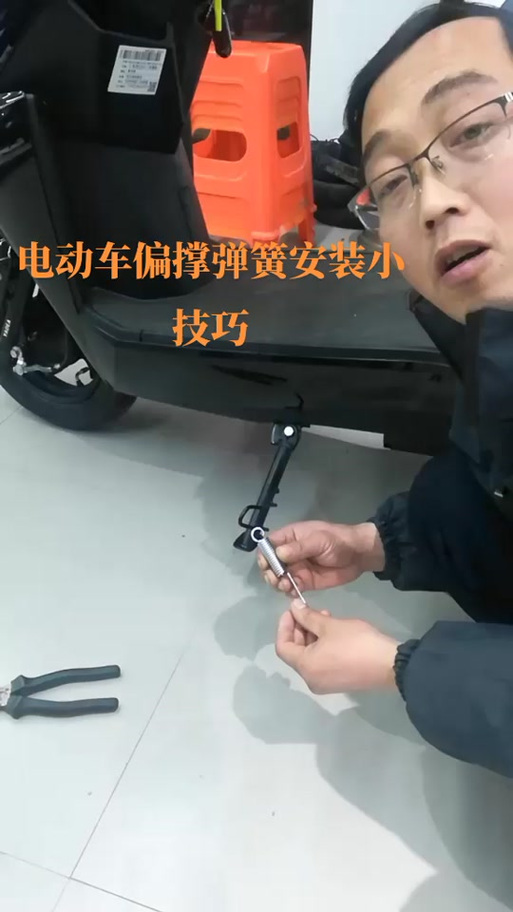 摩托车撑大架技巧视频截图