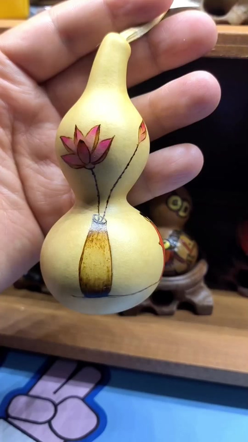 小葫芦上的简笔画烙画