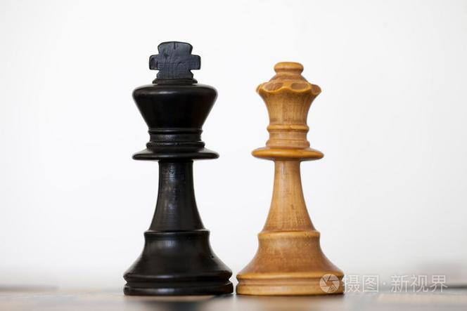 国际象棋中王和后
