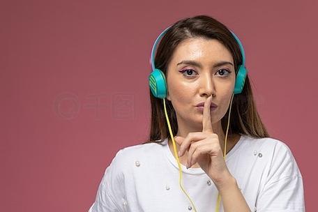 为什么开语音不能听歌