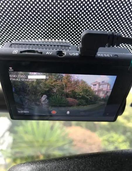 记录仪打开后接着自动关机