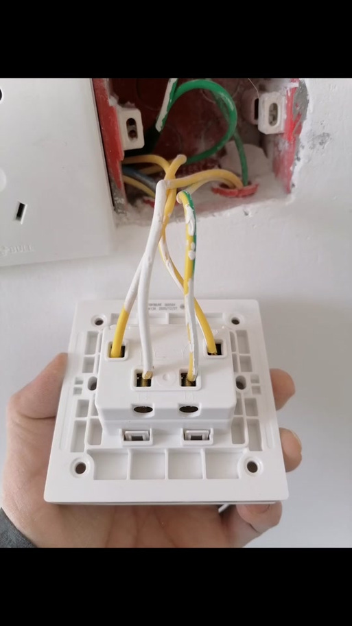 4孔多控开关接线