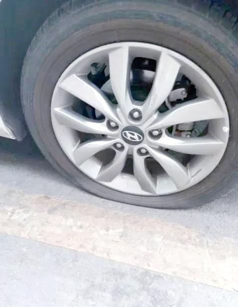 车胎瘪了但是胎压正常