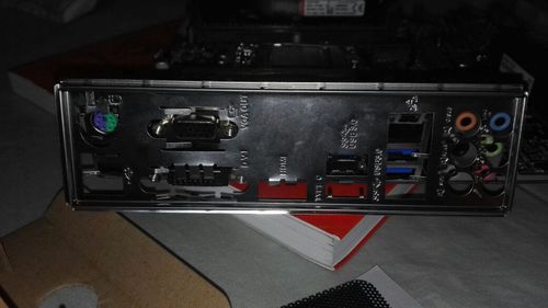 主板塞不进io挡板怎么办缩略图