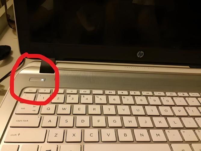 win10关机后电源灯还亮着截图