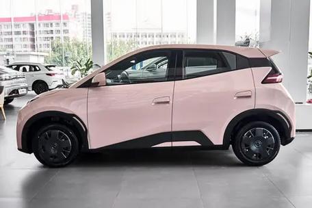 比亚迪最新款电车