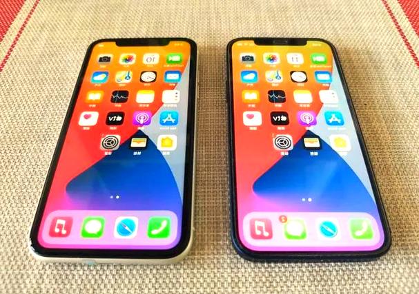 iphone11和iphone12外观区别游戏截图