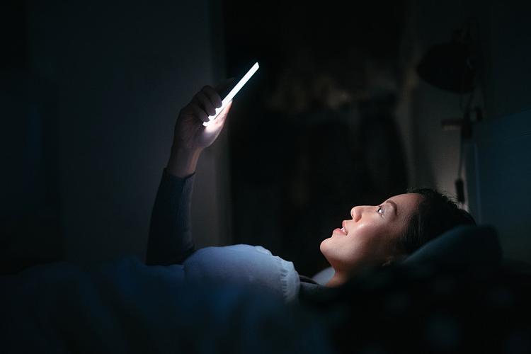 夜间看手机用什么灯