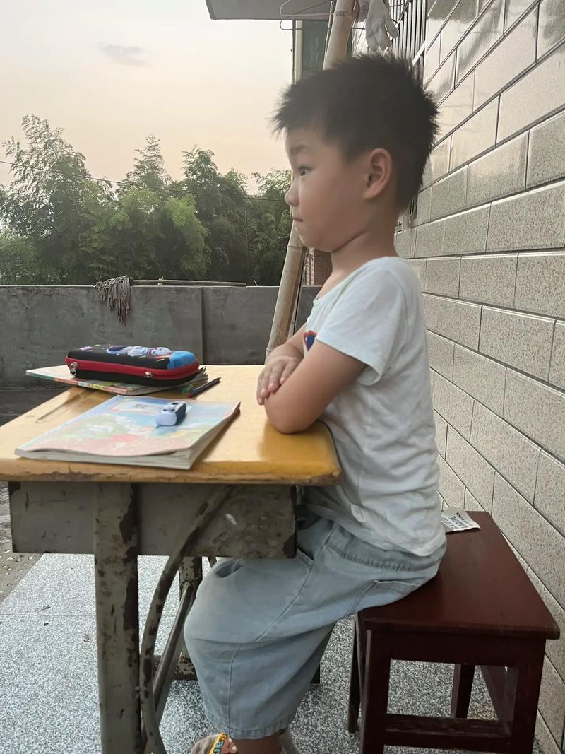 上学去了手机开机还是关机