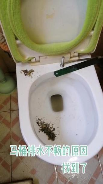 马桶下边喷水孔不喷水
