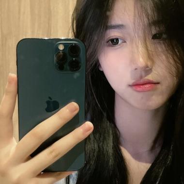 镜子里漂亮还是真人漂亮