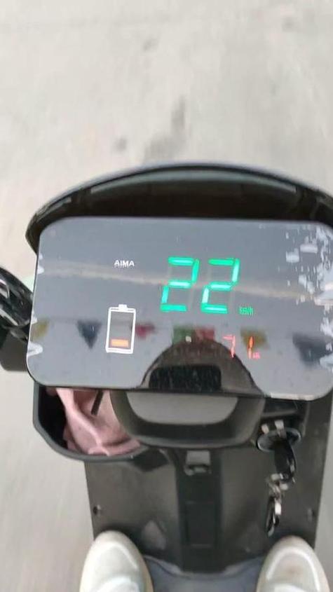 电动车不显示剩余电量,一直是满的