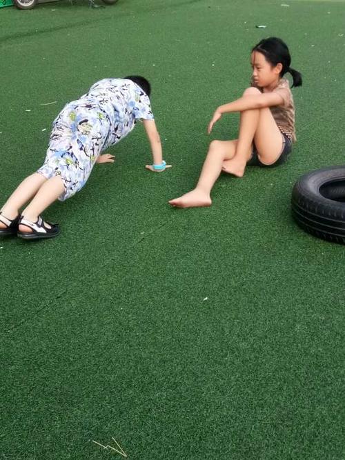 暑假和姐姐一起玩游戏
