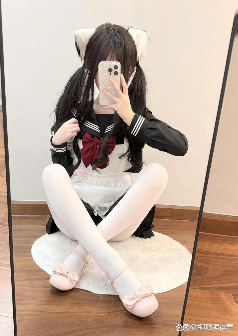 白丝女仆疯狂❌喷水自慰