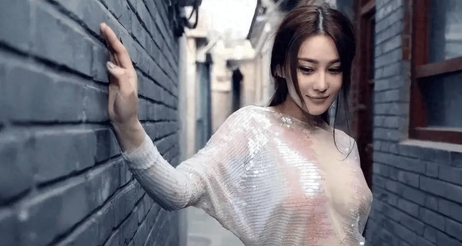 张馨予被揉到高潮下不了床了