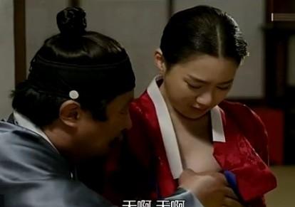 韩国三级《诱人的乳》