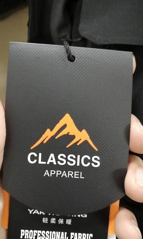 三个山峰logo的羽绒服