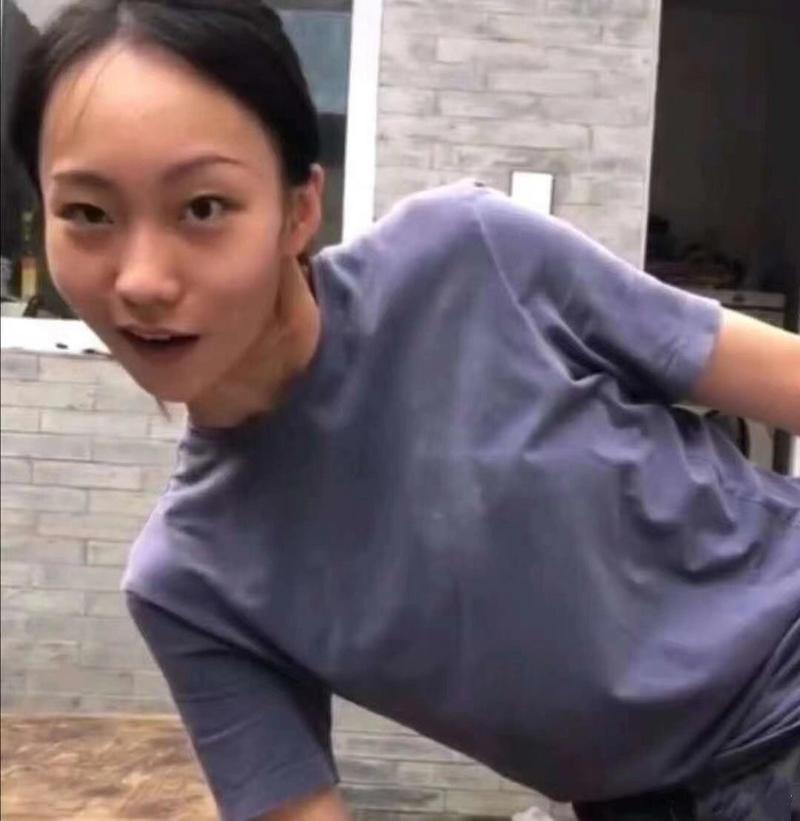 抖音很火疯产姐妹贝勒爷壁纸图片表情包缩略图