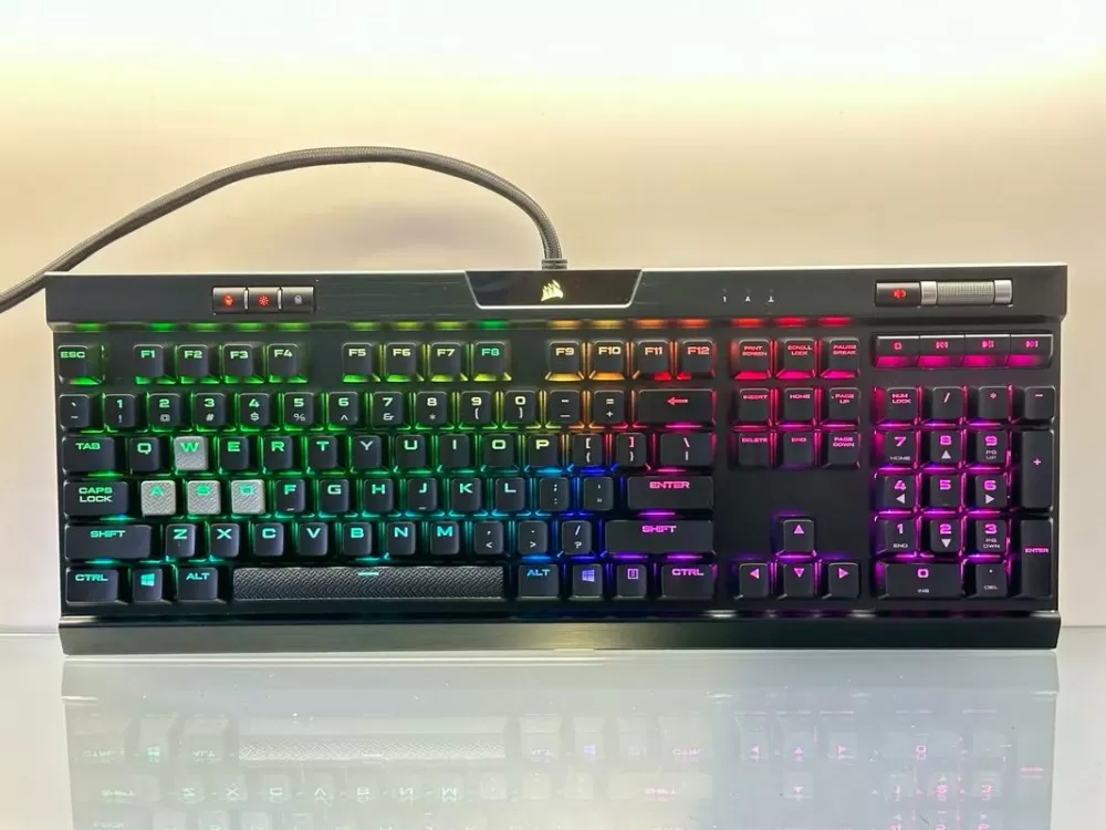 海盗船k70选什么轴好
